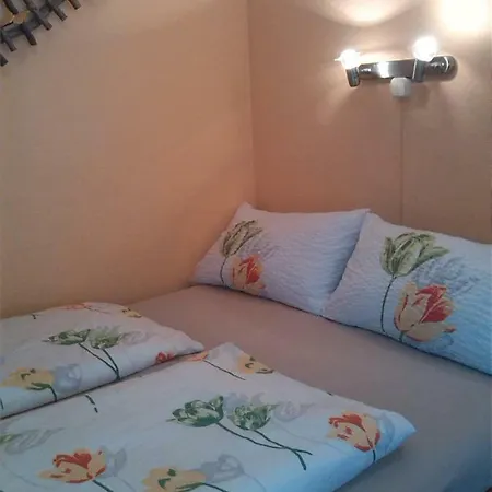 Kempfenhof Apartament *