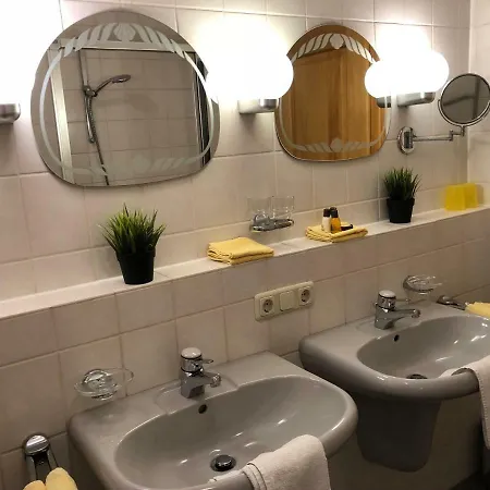 Kempfenhof Apartament *